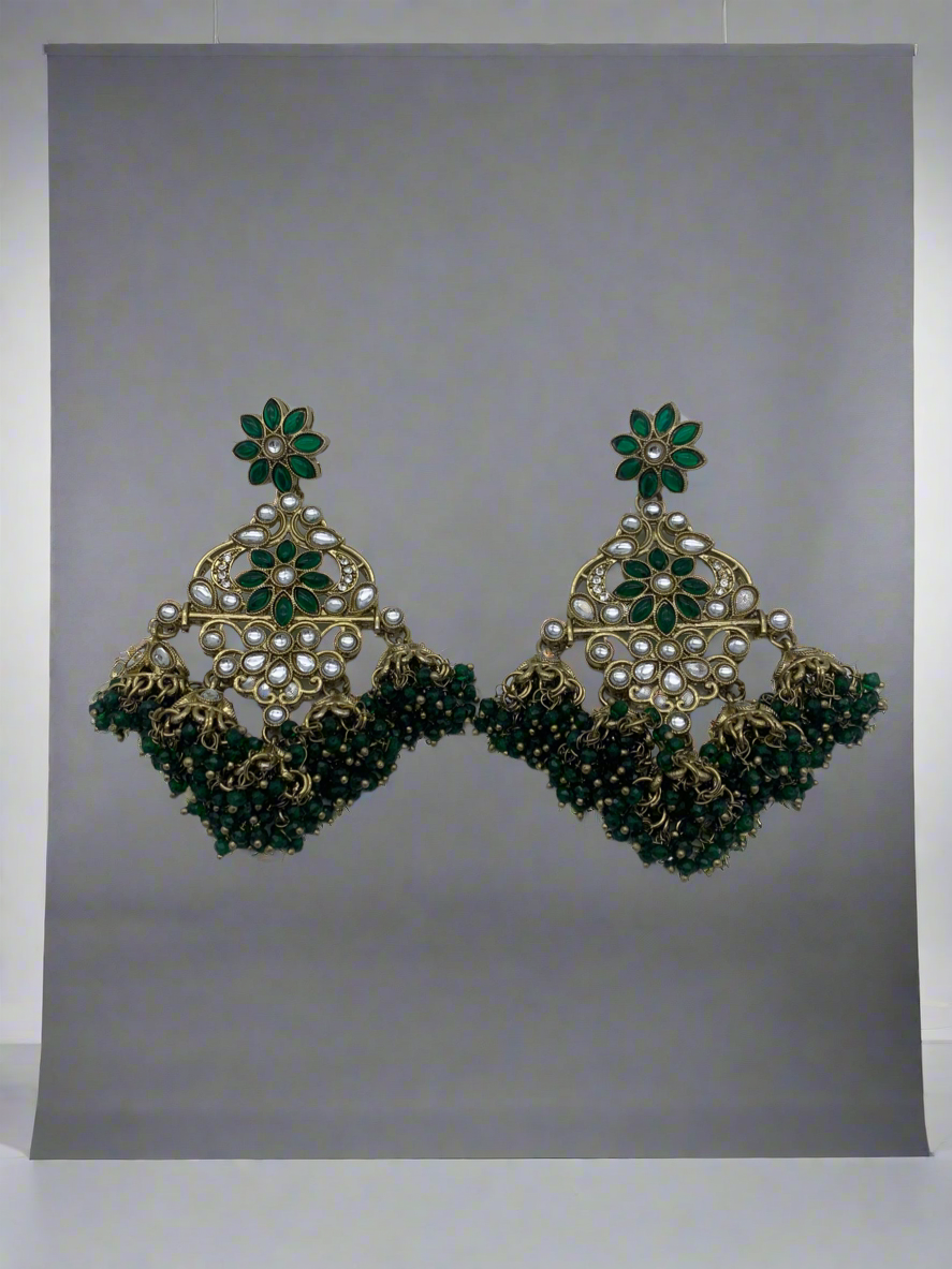 Am 002 Gold and green earrings
