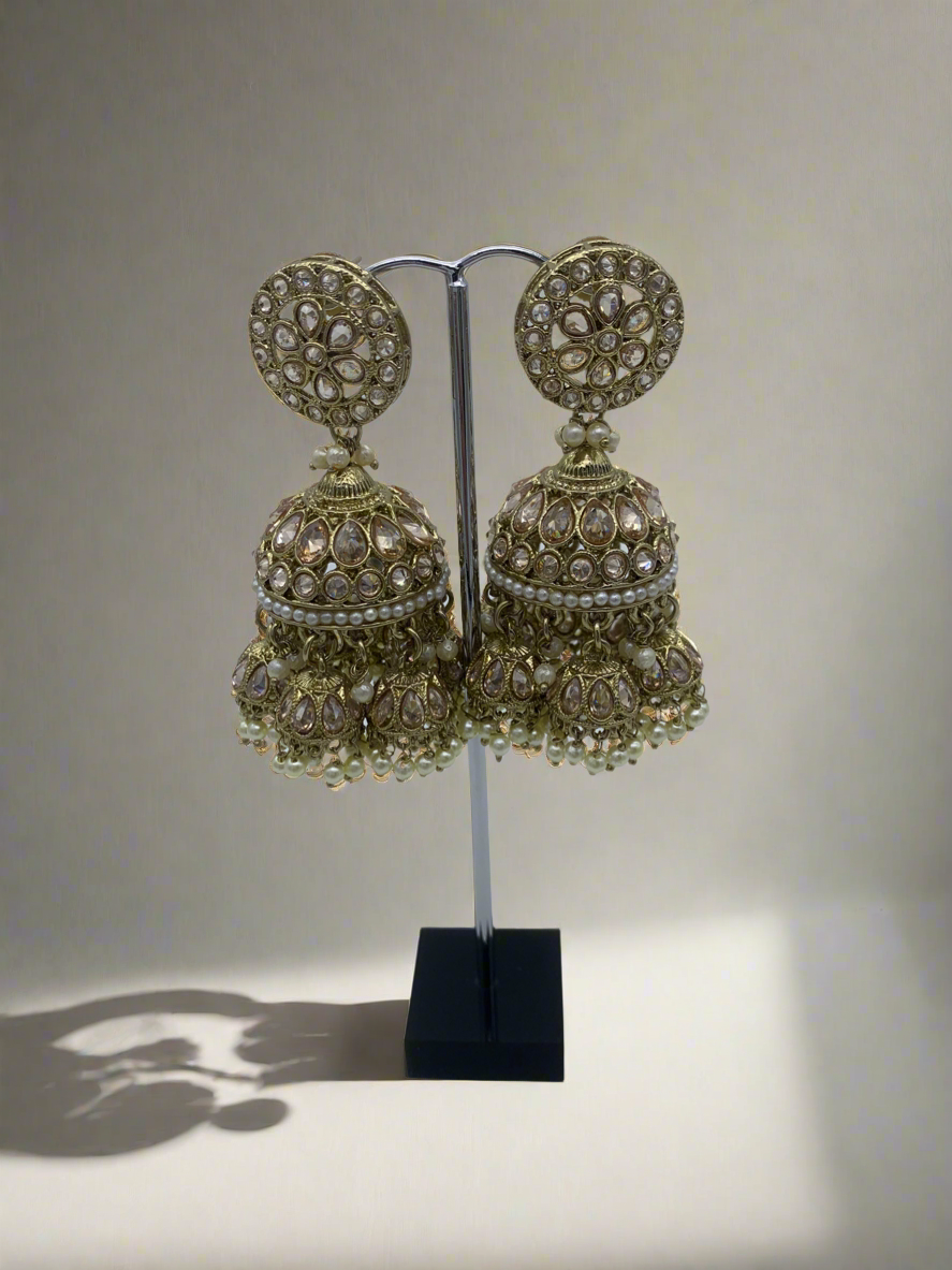 Am 004 Gold jhumka earrings