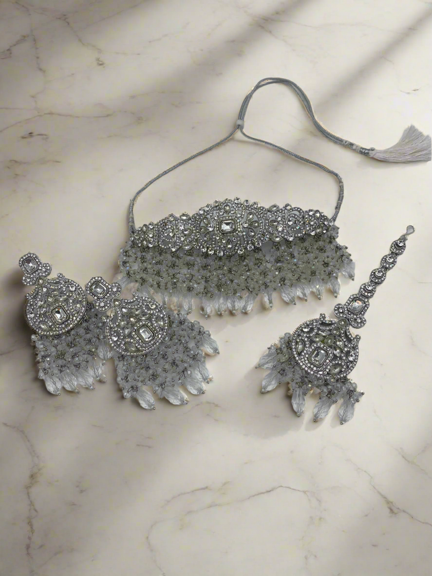 Am 010 White choker set