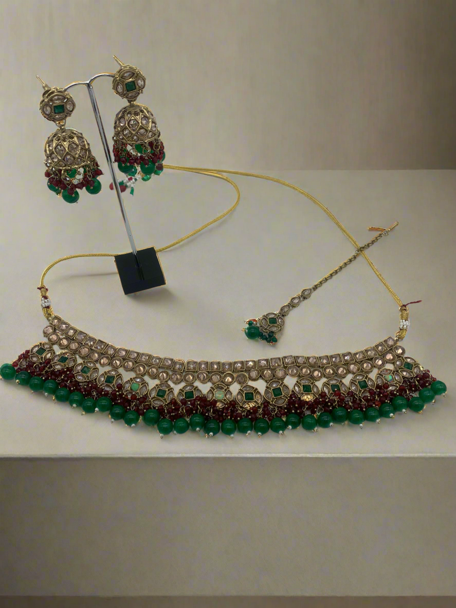 Am 012 Maroon and green necklace set