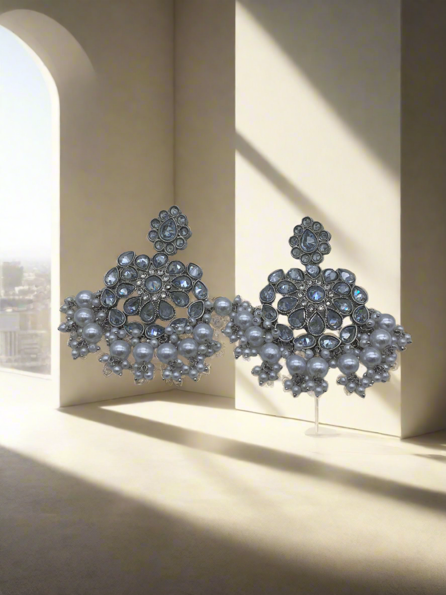 Am 006 Silver and White polki earrings