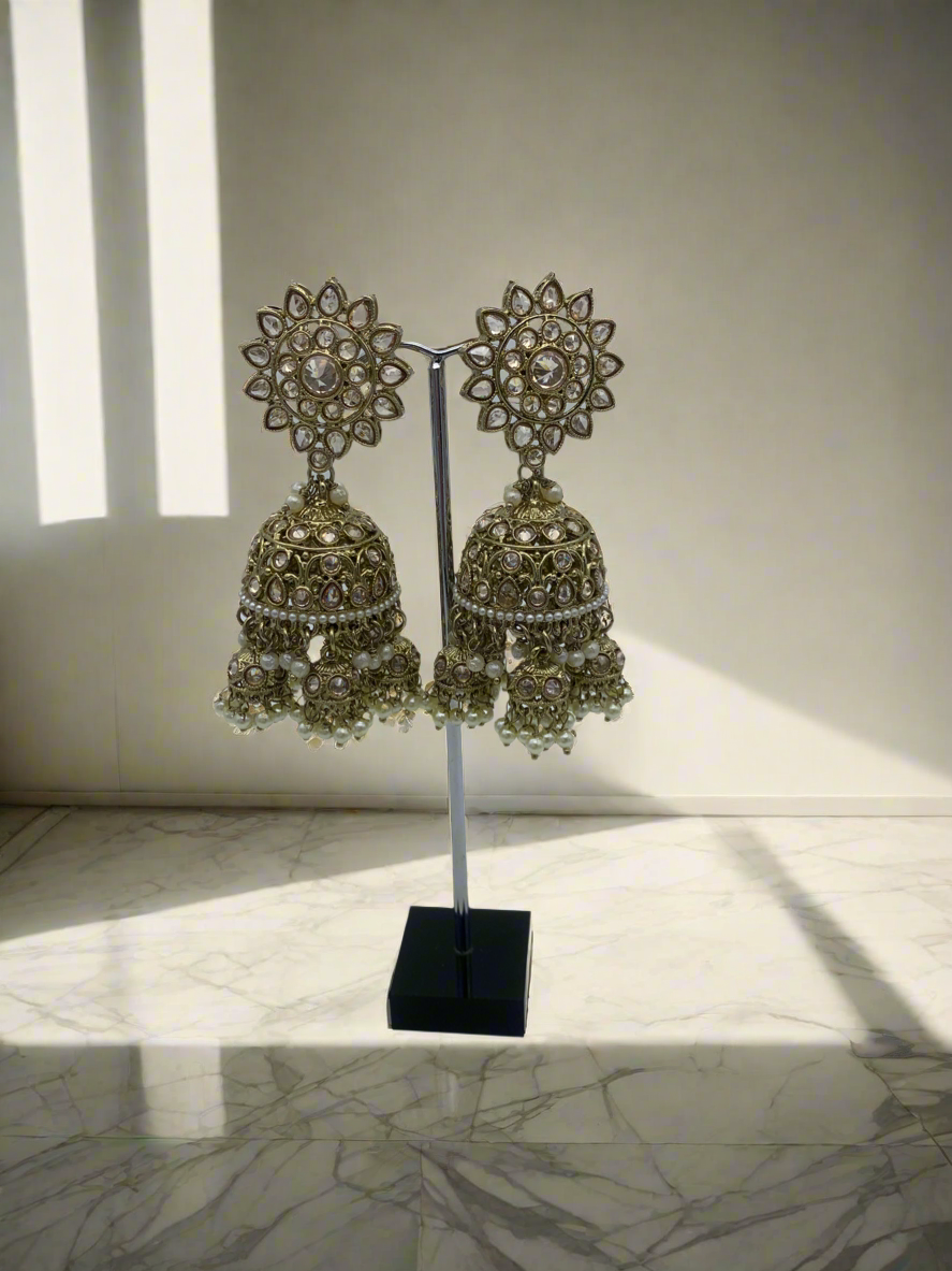 Am 005 Gold jhumka earrings