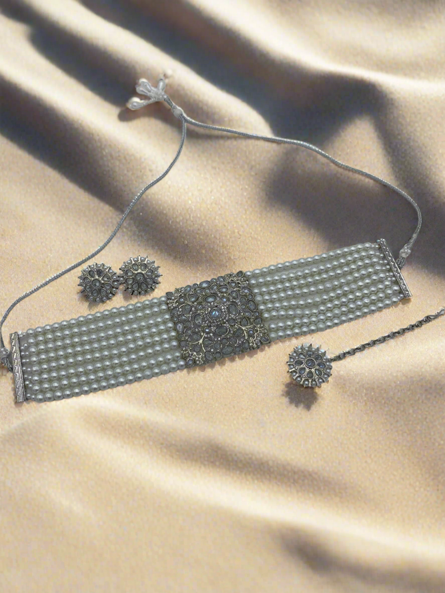 AM009 Full Silver Choker set with earrings and tikka