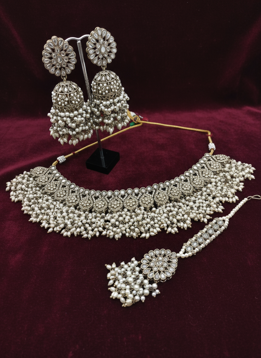 AM011 Gold and White necklace set Polki
