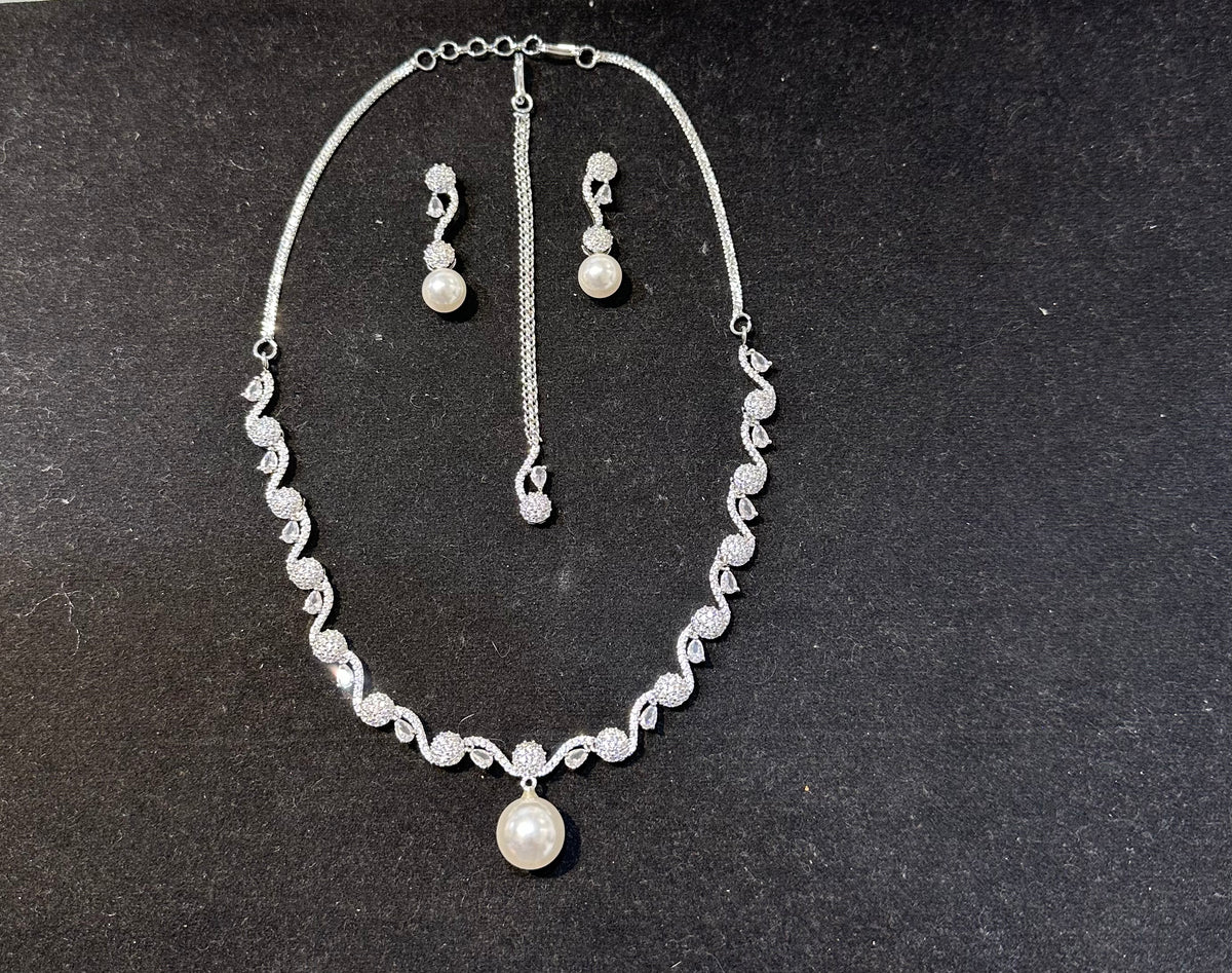 AN22 AD Silver and pearl drop necklace set