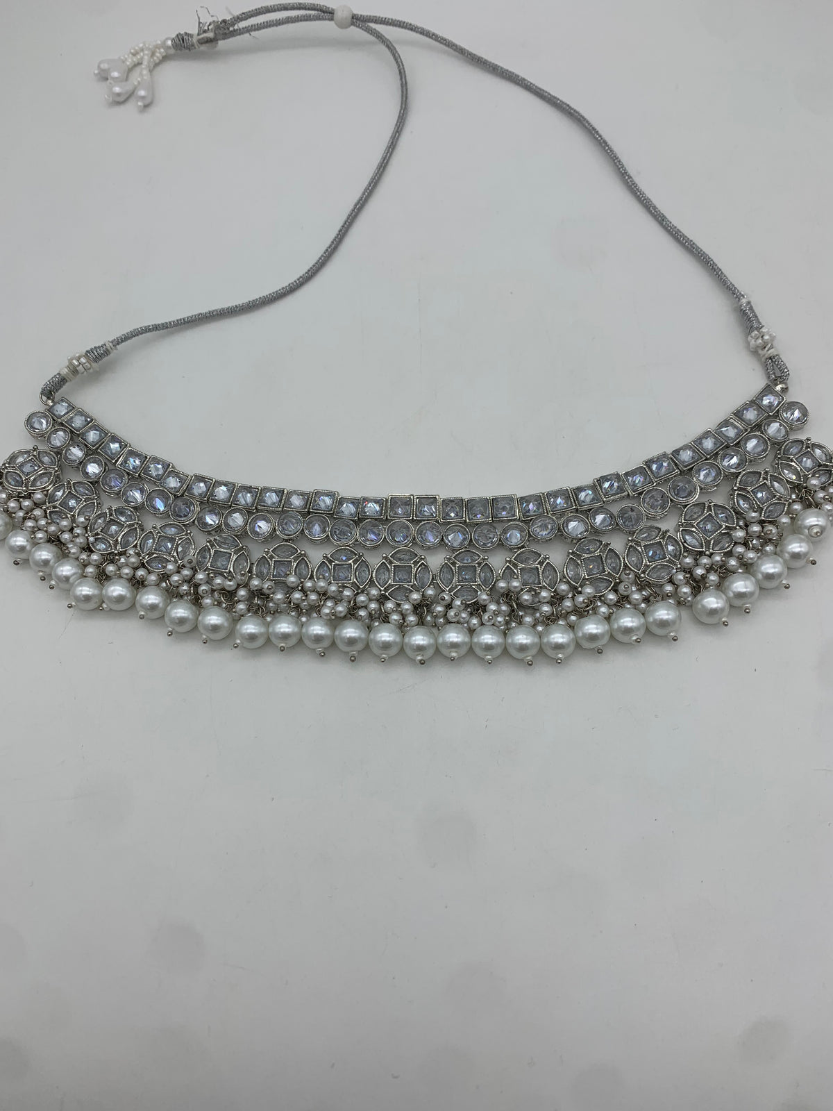 Am 012 White necklace set