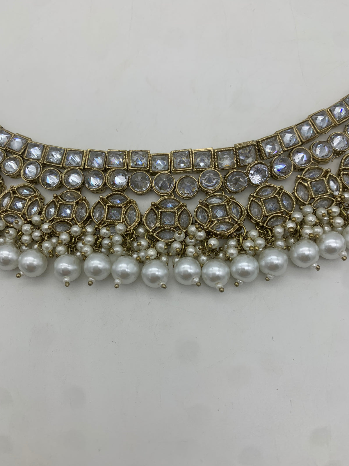 Am 012 Gold and white necklace set