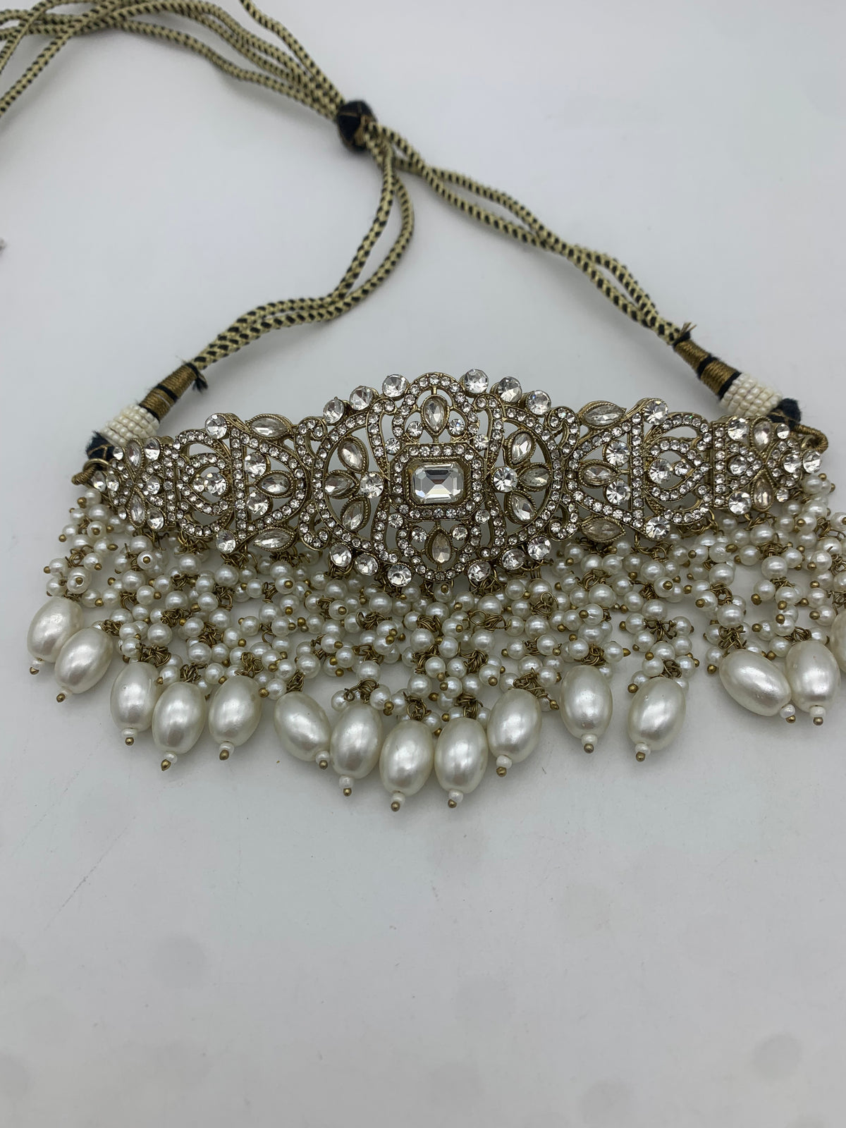 Am 010 Gold and white choker set