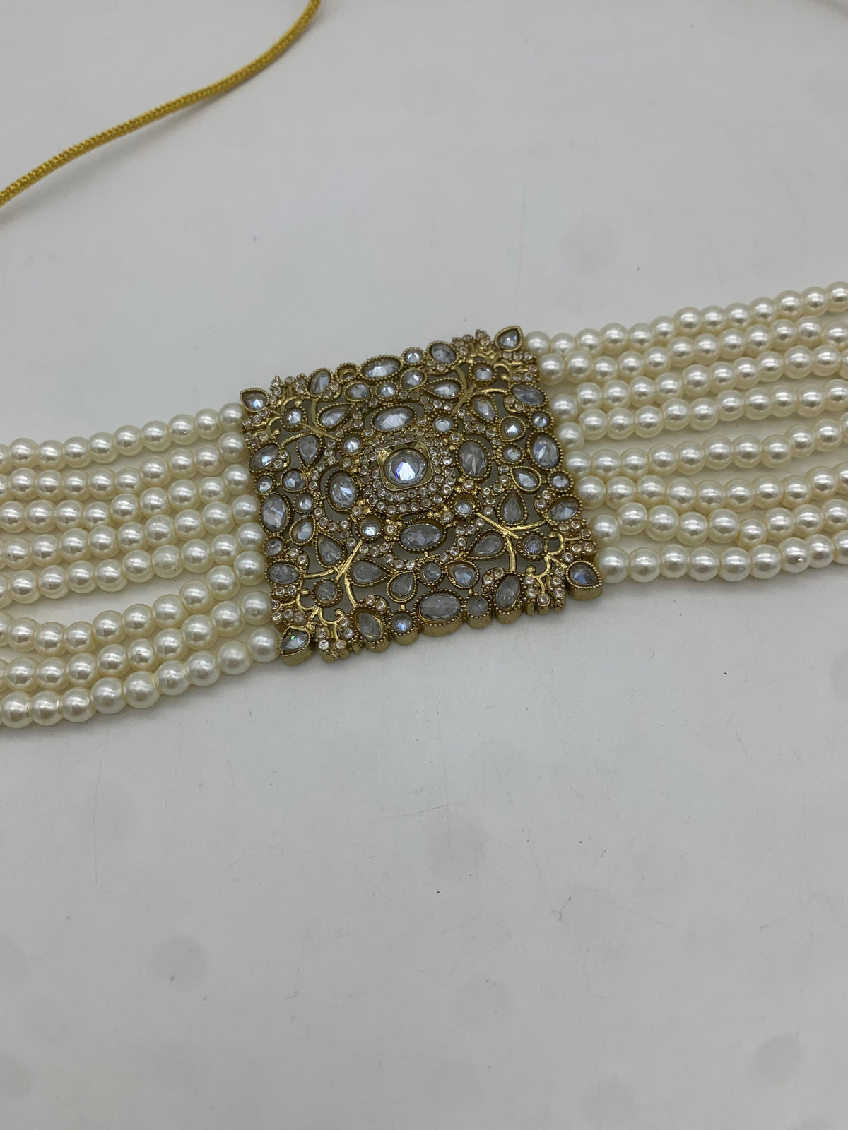 AM009 Gold and white choker set with earrings and tikka