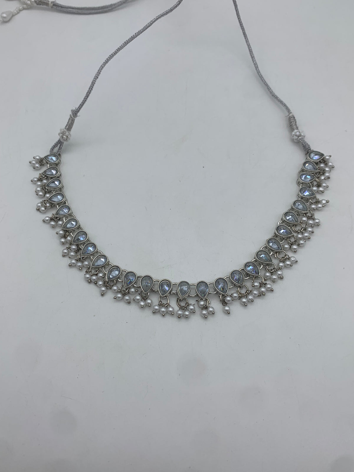 Am 008 White necklace set - Full Silver colour