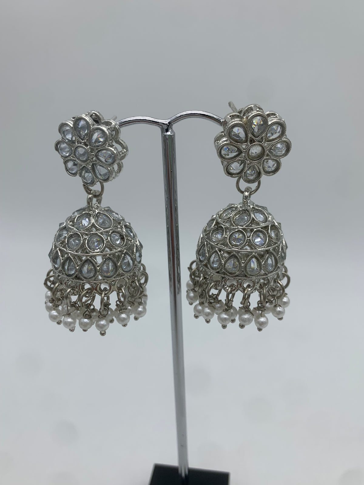 Am 008 White necklace set - Full Silver colour