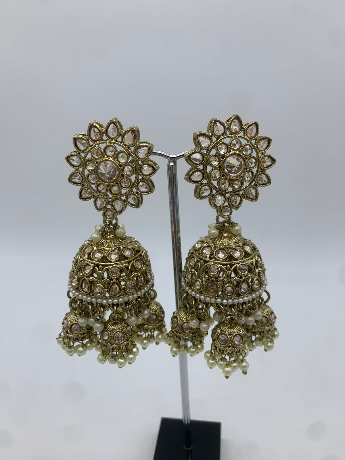 Am 005 Gold jhumka earrings