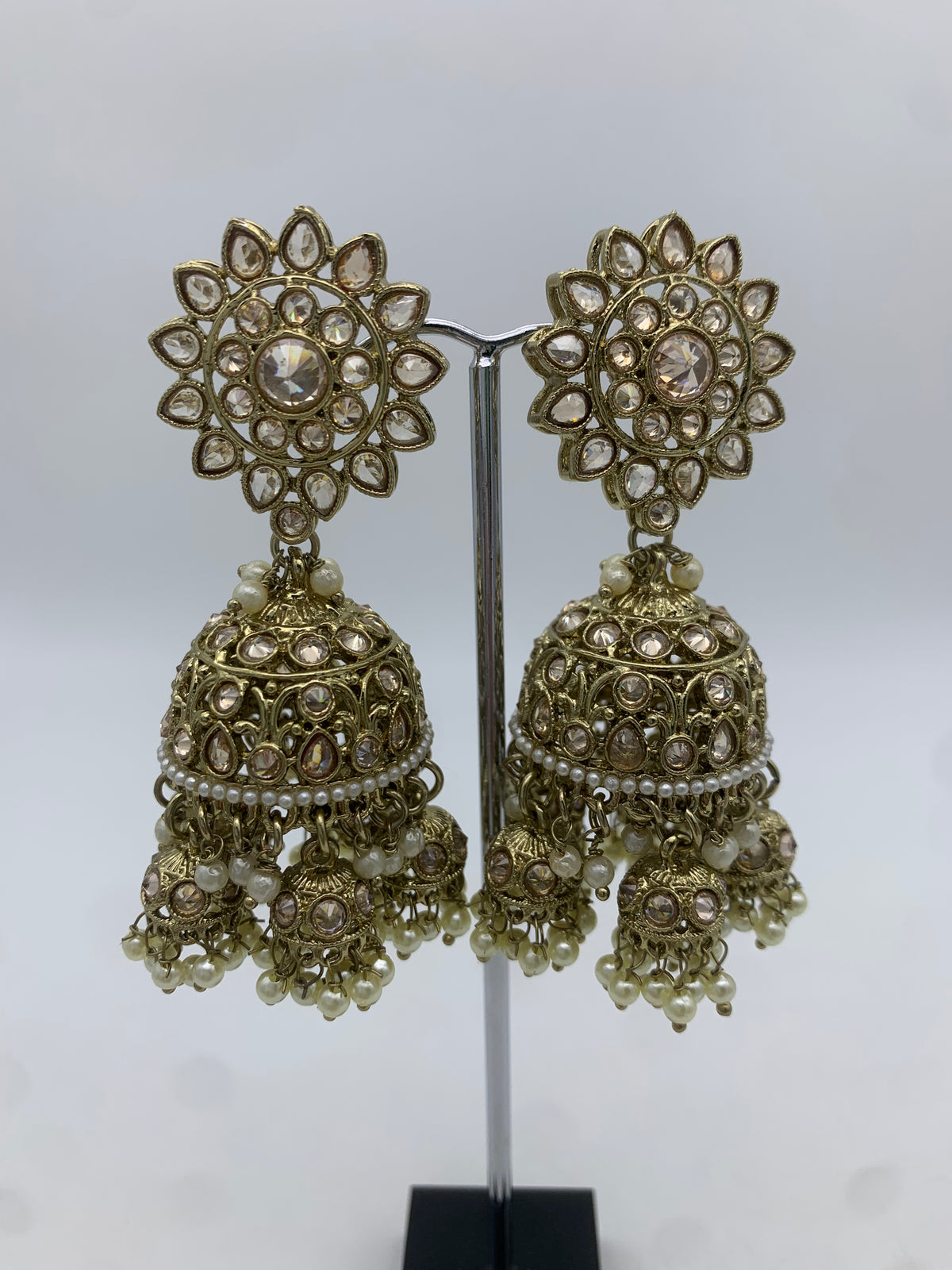 Am 005 Gold jhumka earrings