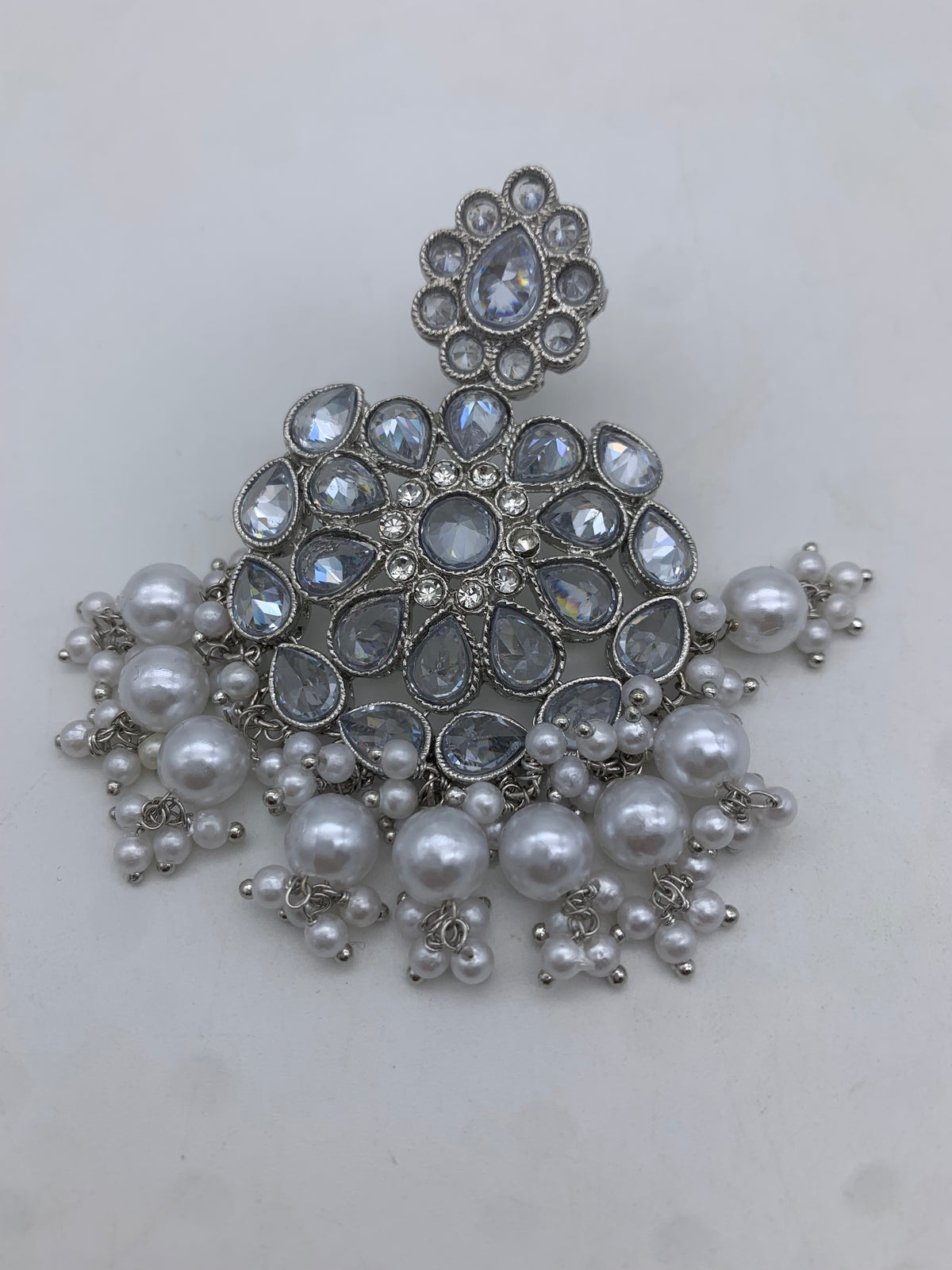 Am 006 Silver and White polki earrings