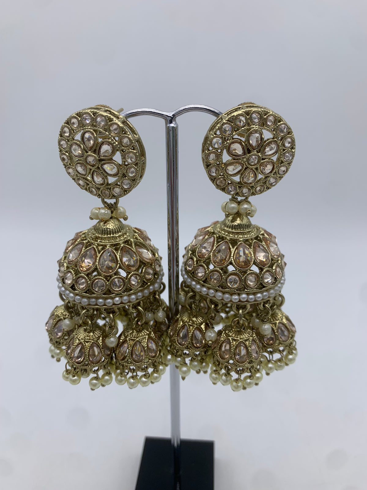 Am 004 Gold jhumka earrings