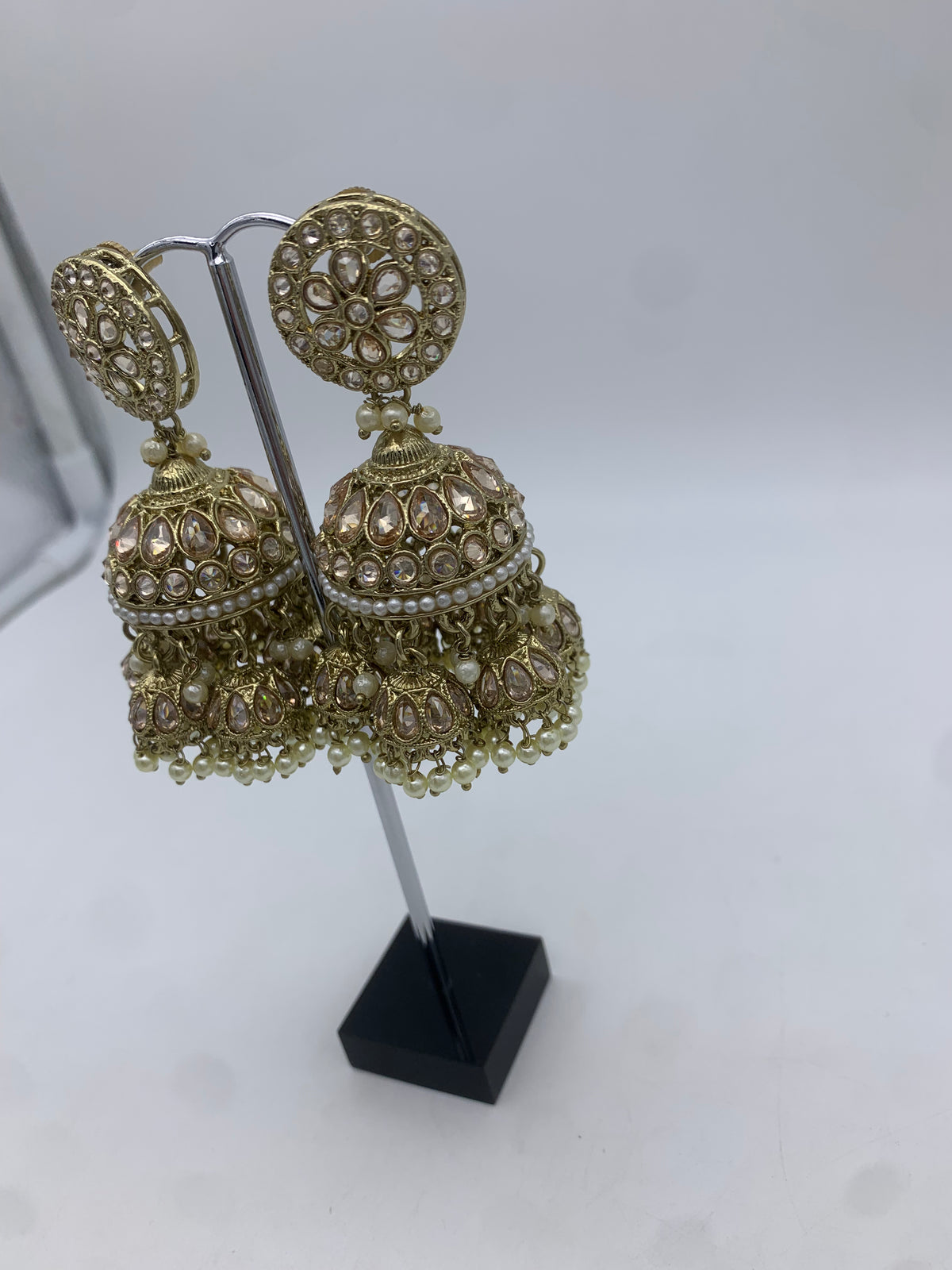 Am 004 Gold jhumka earrings