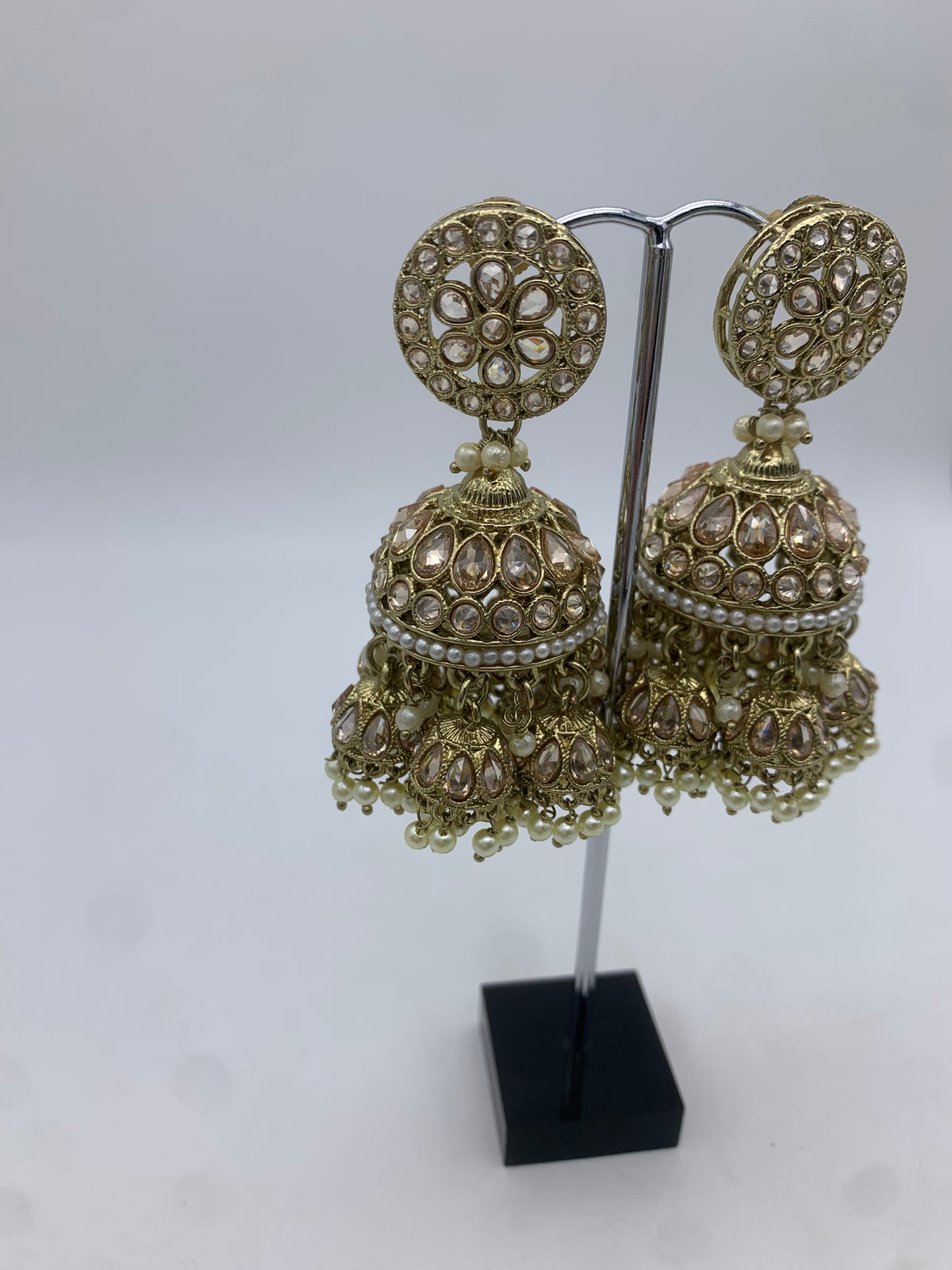 Am 004 Gold jhumka earrings