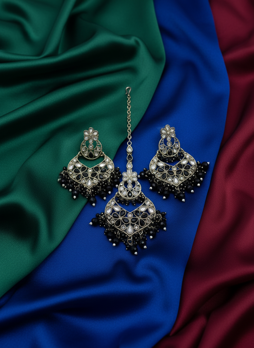 AM600 Gold and Black earring and tikka set Polki