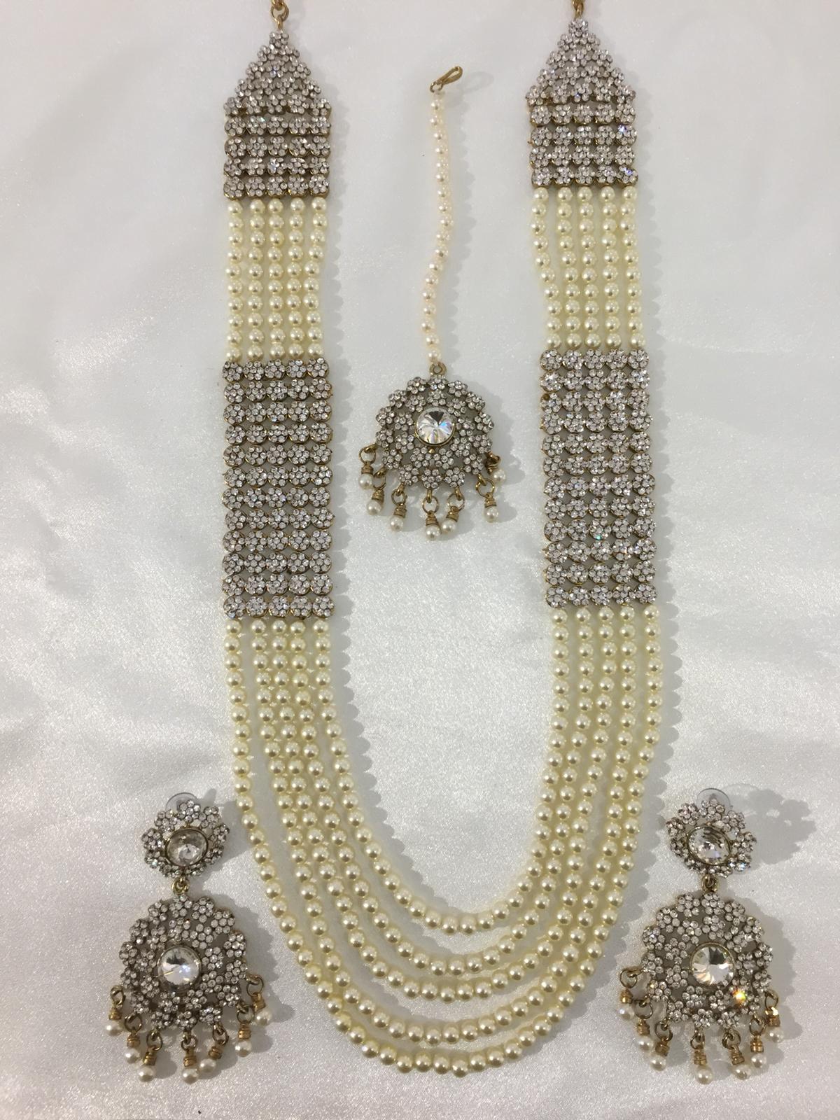 6011 Gold and white long necklace set image 1